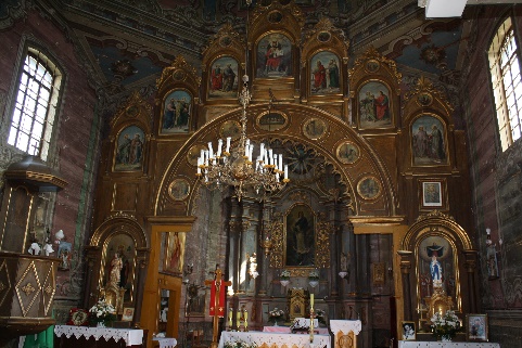 Wnętrze kościoła w Budyninie